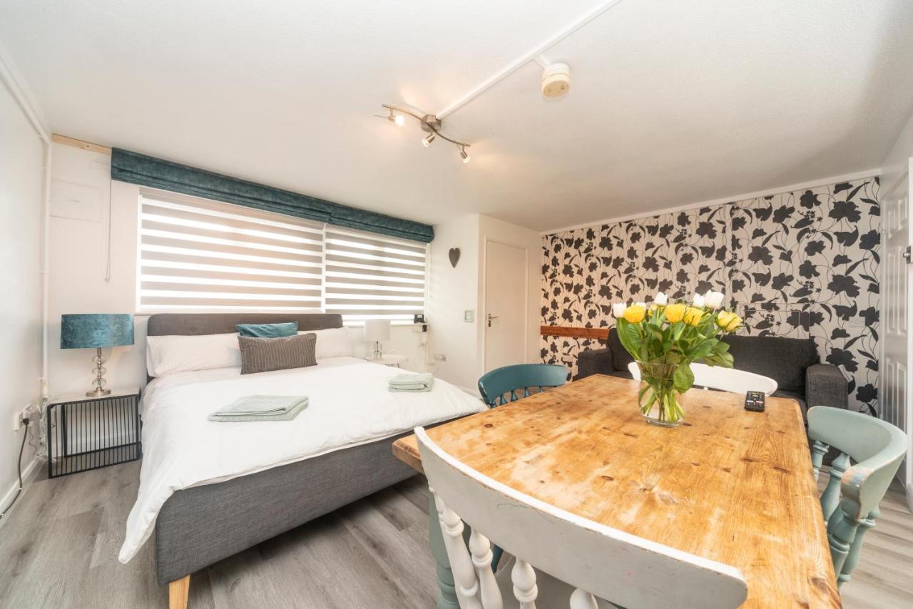 10 Boutique Studio Apartment Near Tube - Quiet Location Little Missenden Exterior foto